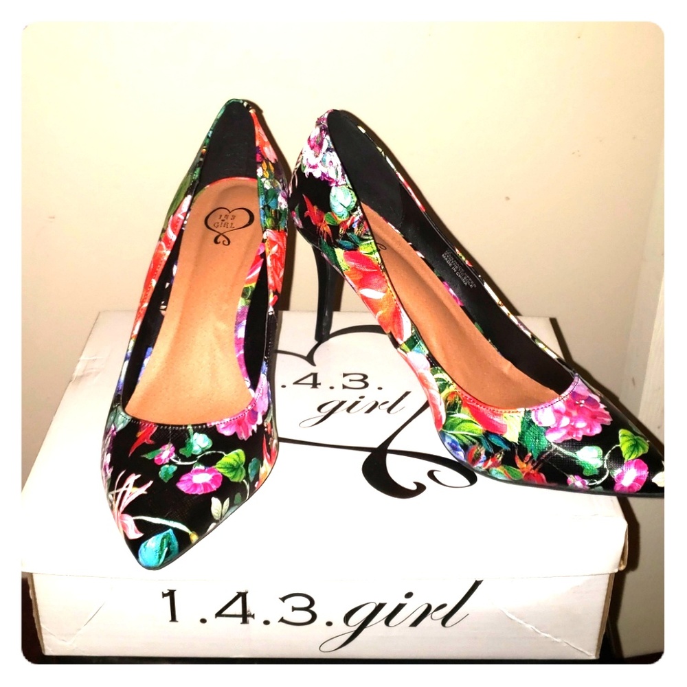 Black Floral Womens Heels size 10